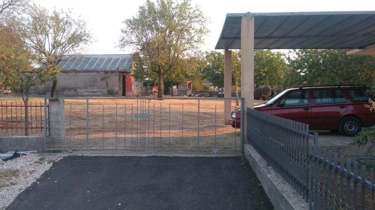 Holiday Home Anita Unesic Екстер'єр фото