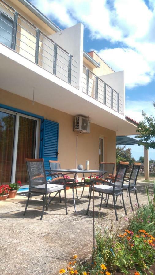 Holiday Home Anita Unesic Екстер'єр фото